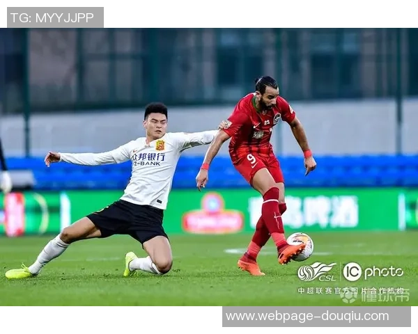卓尔与建业激战正酣双方争夺关键积分展现足球魅力与团队精神