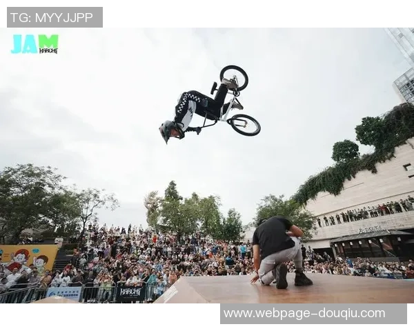 成都极限运动队在世界滑板锦标赛中以66分稳居积分榜首位